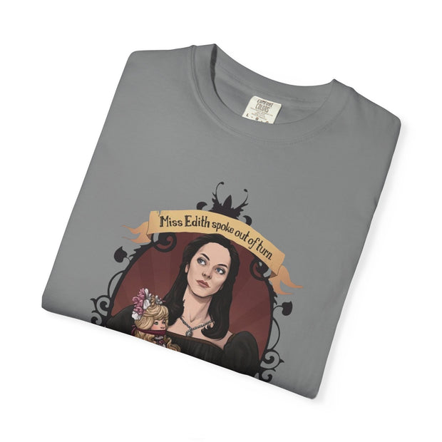 Gothic Fashion Tee - Darkly Elegant Unisex T-shirt for Halloween